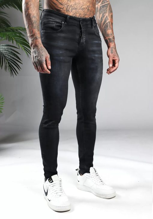 Rechter zijaanzicht zwarte heren skinny jeans met lichte vegen. Gemaakt van stretch stof en voorzien van vier zakken, knoopsluiting en riemlussen.