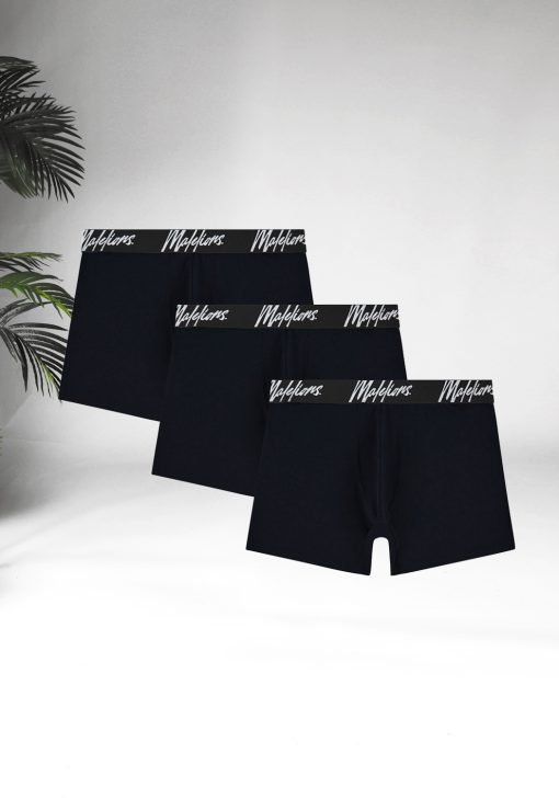 Vooraanzicht van 3 zwarte boxers met het witte Malelions logo rondom de tailleband.