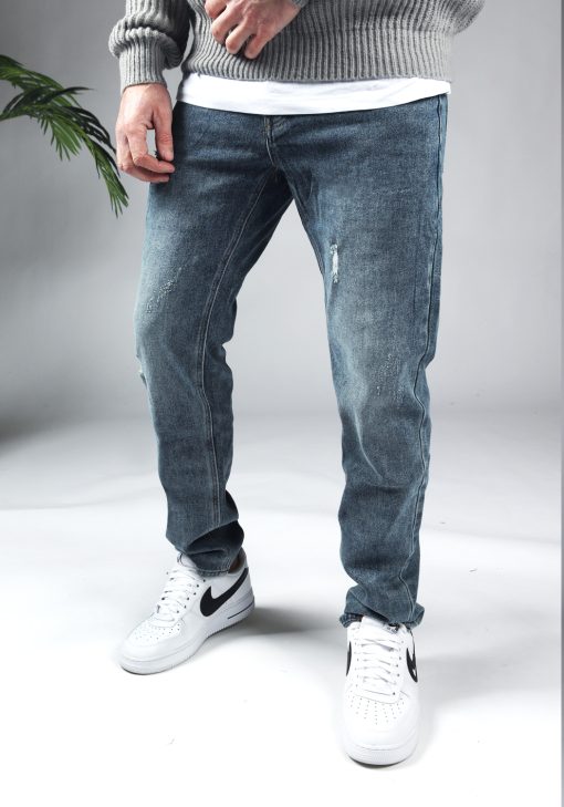 Vooraanzicht blauwe denim heren jeans met loose fit en damaged uitstraling