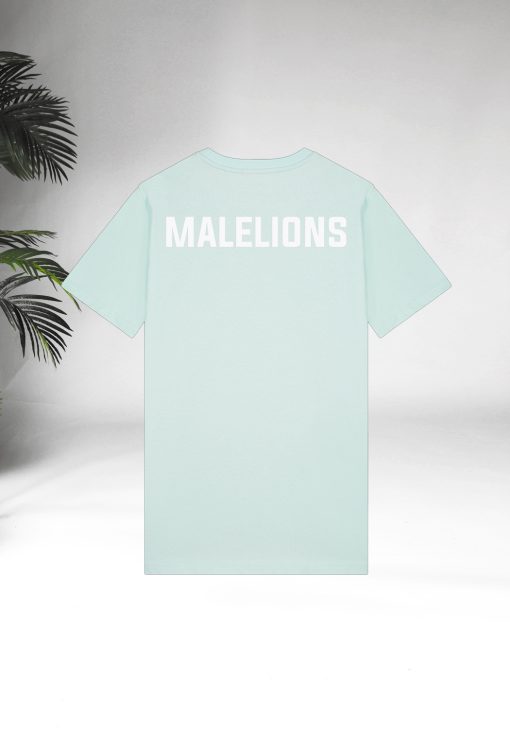 Achteraanzicht van een lichtblauw gekleurd heren T-shirt. Het T-shirt is voorzien van het MALELIONS-logo op de borst in witte kleur op de achterkant.