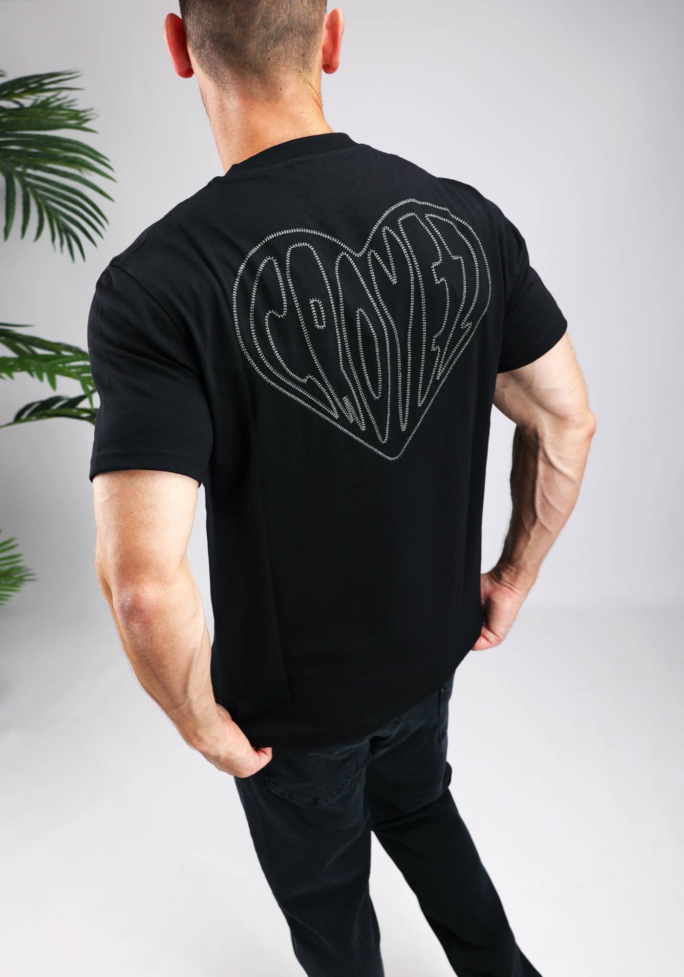 croyez stiched heart Tshirt Black 3