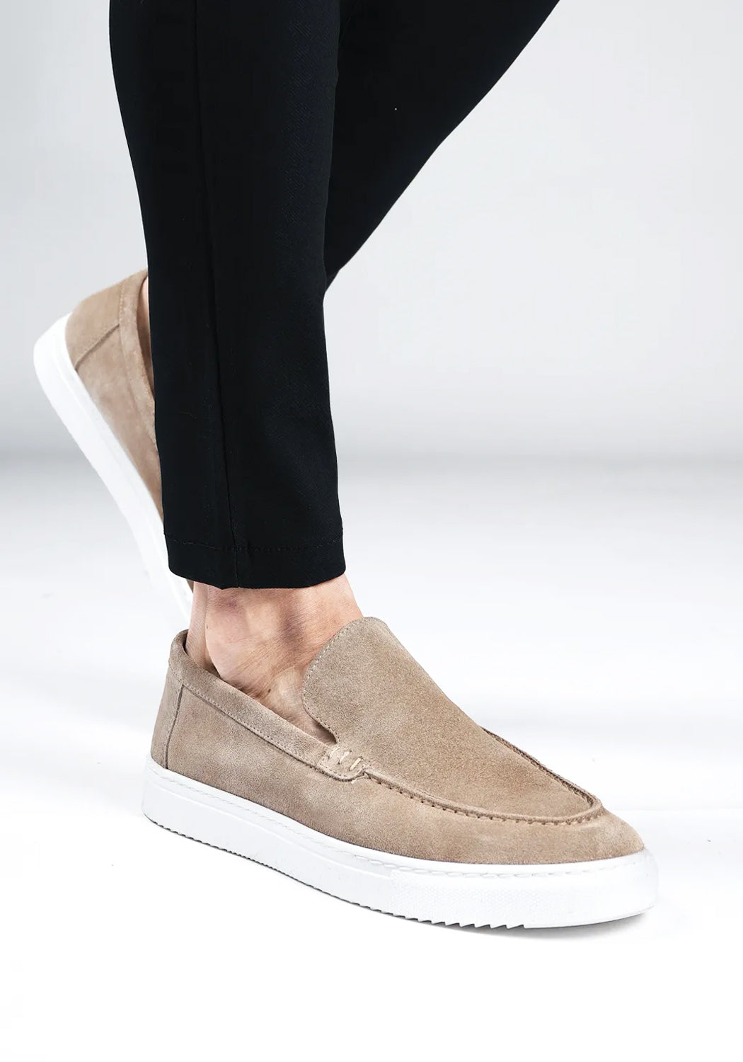 https://cdn.shopify.com/s/files/1/0935/6315/8909/files/LOAFERS_SUEDE_MID--CD1105-BEIGE-2.jpg?v=1771526097 Cotton District LOAFERS SUEDE MID BEIGE