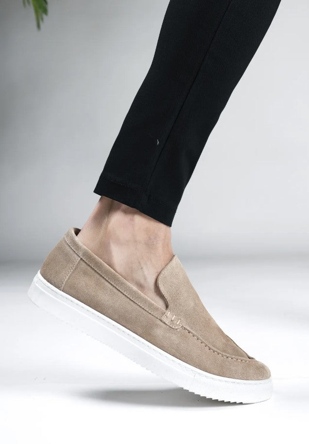 https://cdn.shopify.com/s/files/1/0935/6315/8909/files/LOAFERS_SUEDE_MID--CD1105-BEIGE.jpg?v=1771526097 Cotton District LOAFERS SUEDE MID BEIGE