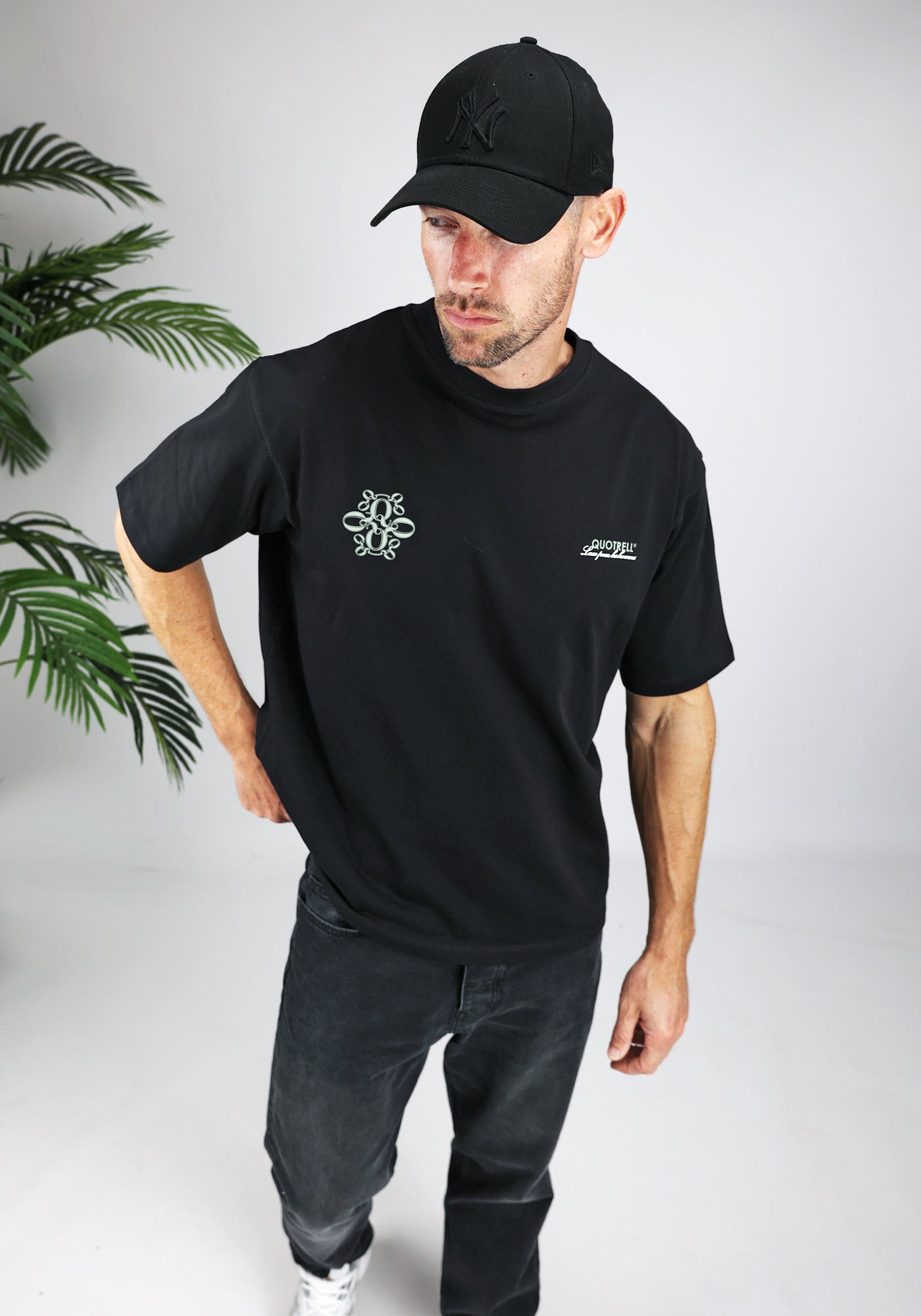 https://cdn.shopify.com/s/files/1/0935/6315/8909/files/QUOTRELL_INSIGNIA_T-SHIRT--CD1042-BLACK-3.jpg?v=1771494574 Cotton District QUOTRELL INSIGNIA T-SHIRT BLACK
