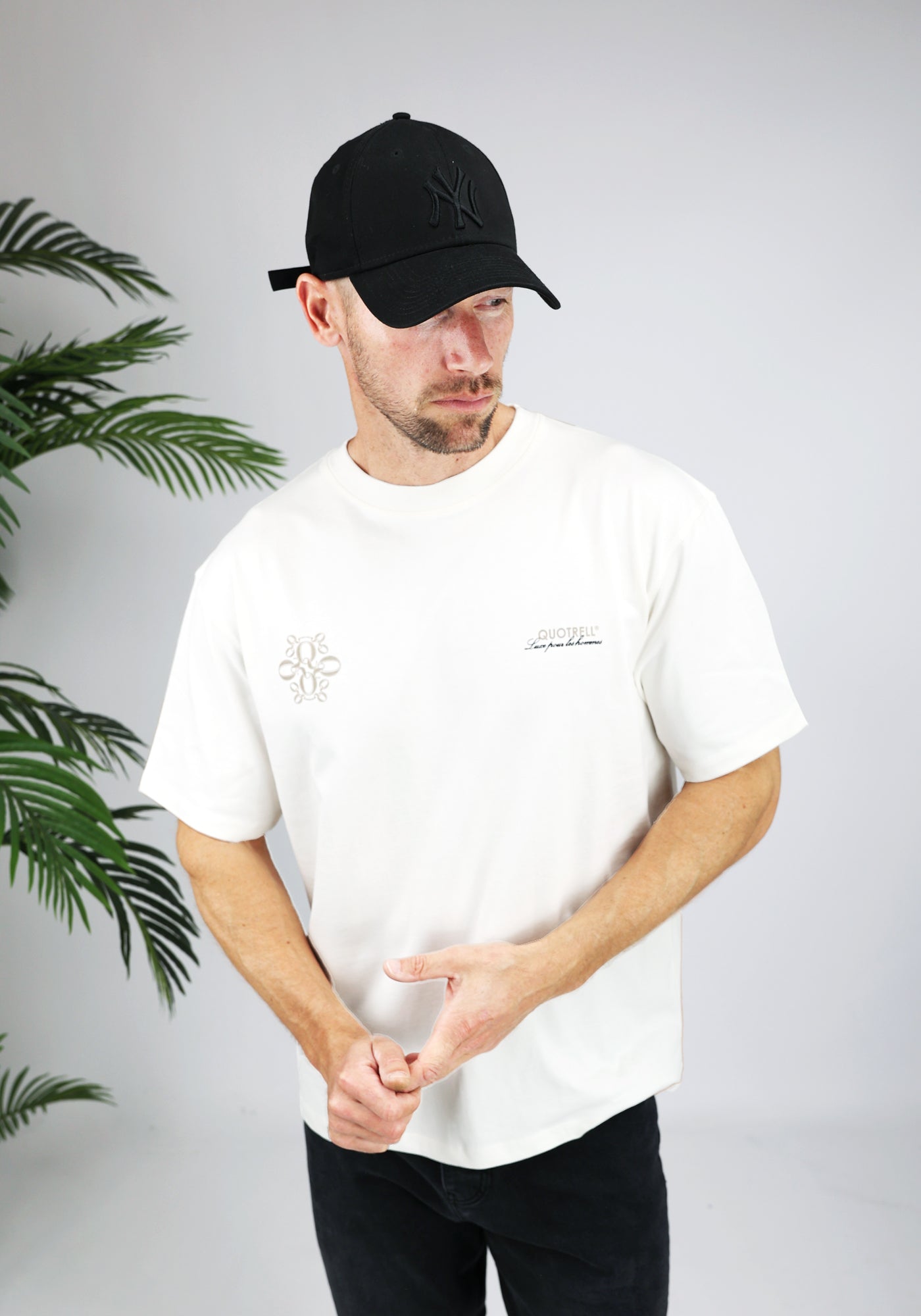 https://cdn.shopify.com/s/files/1/0935/6315/8909/files/QUOTRELL_INSIGNIA_T-SHIRT--CD1042-ECRU-3.jpg?v=1771494592 Cotton District QUOTRELL INSIGNIA T-SHIRT ECRU